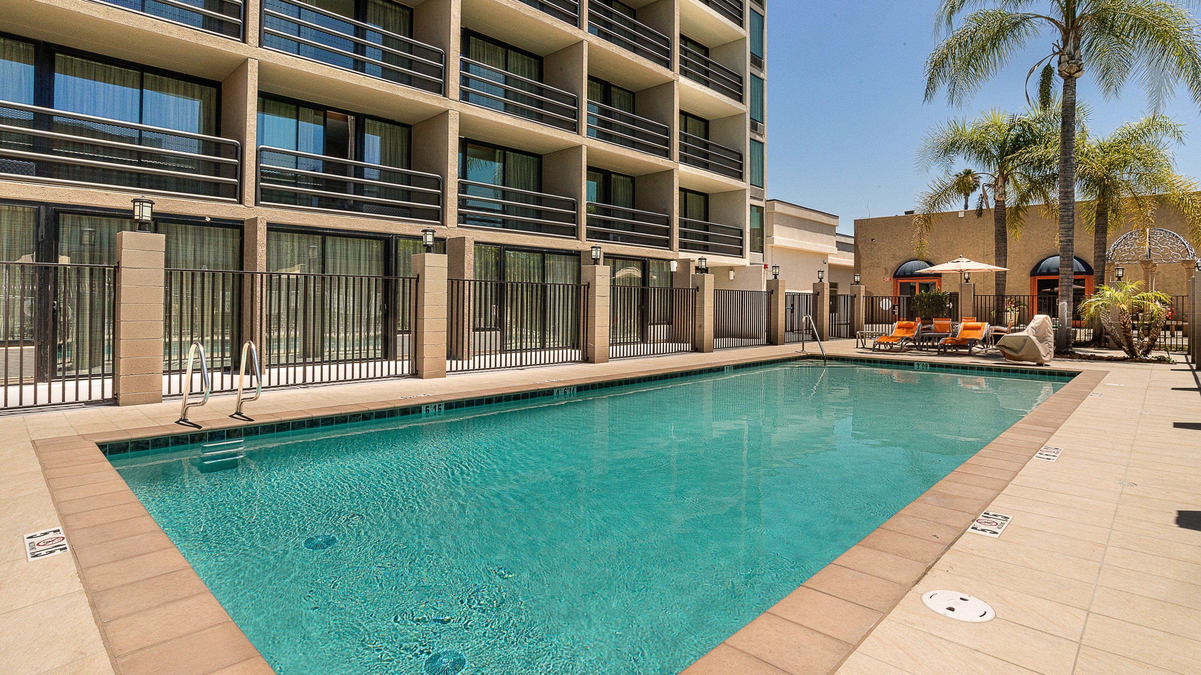 Holiday Inn Express Fullerton-Anaheim By Ihg Exterior photo