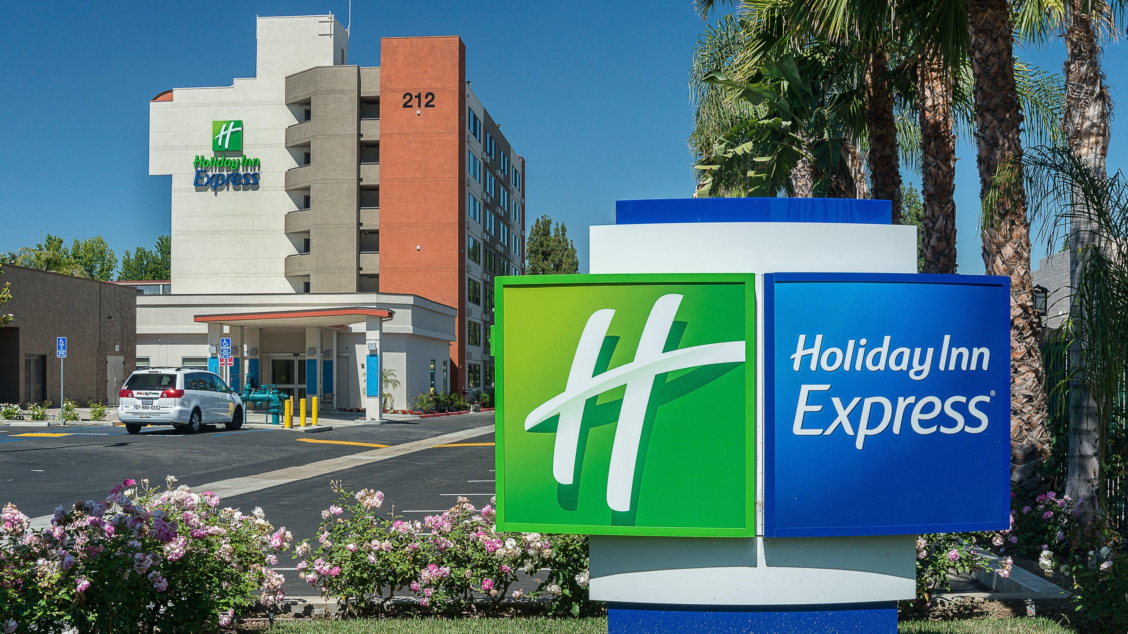 Holiday Inn Express Fullerton-Anaheim By Ihg Exterior photo