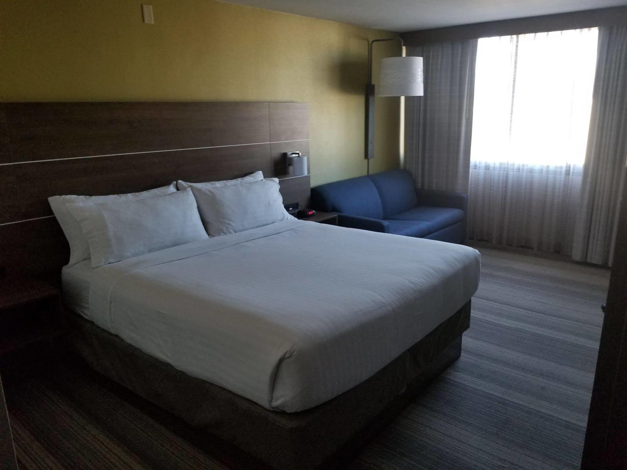 Holiday Inn Express Fullerton-Anaheim By Ihg Exterior photo